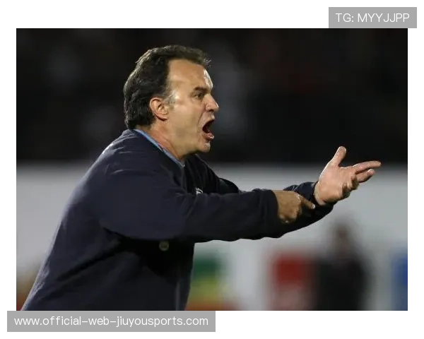 传奇主帅！70岁贝尔萨：希望与利兹联之间的羁绊永不终结，贝尔萨在利兹联球迷中的地位