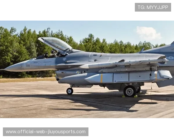 特朗普被曝可能援乌远程打击武器，特朗普签署援助法案